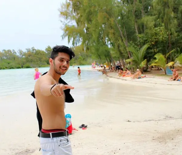 Armaan Malik Shirtless 3