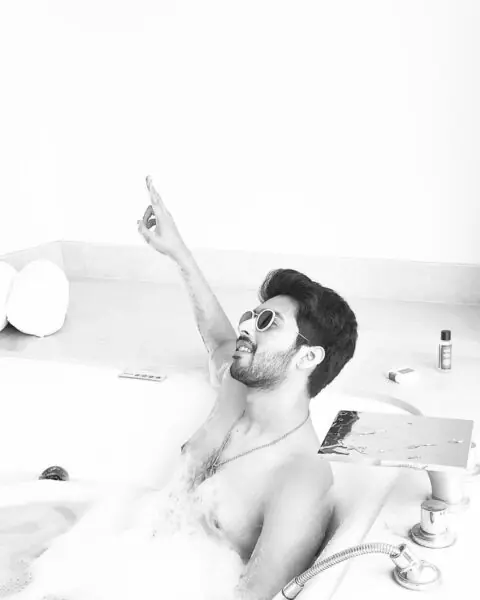 Armaan Malik Shirtless 4