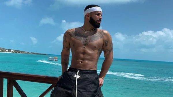 Drake Shirtless 5