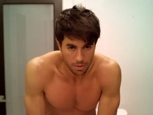 Enrique Iglesias Shirtless 2