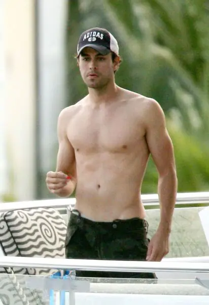 Enrique Iglesias Shirtless