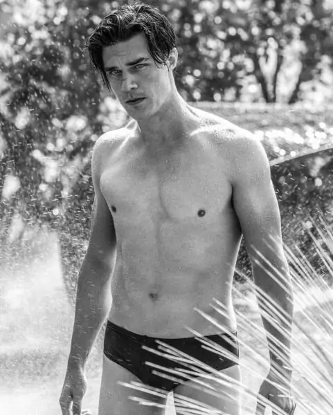 Finn Wittrock Shirtless 2