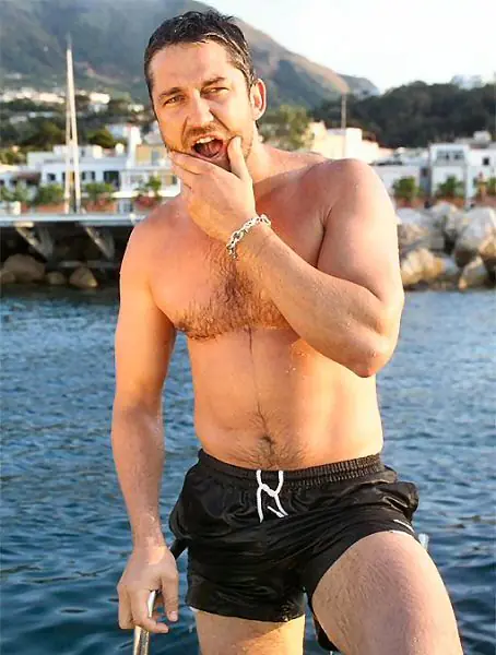 Gerard Butler Shirtless