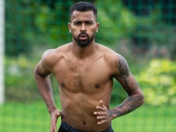 Hardik Pandya Shirtless 2