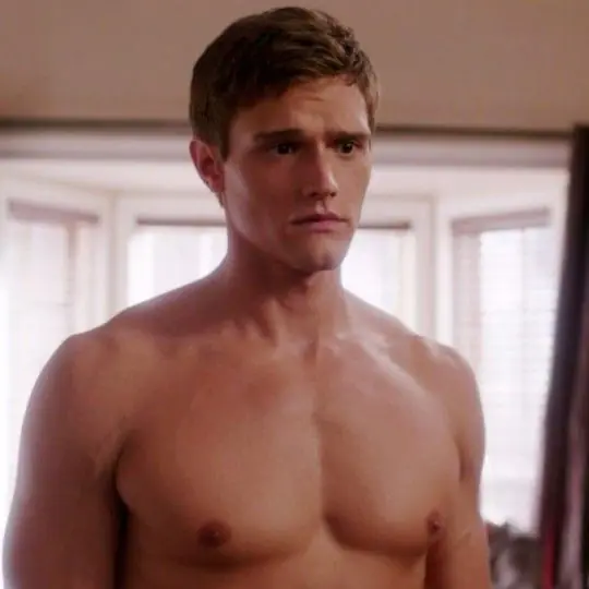 Hartley Sawyer Shirtless 4