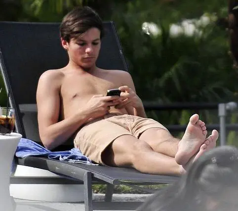 Louis Tomlinson Shirtless Louis Tomlinson Shirtless