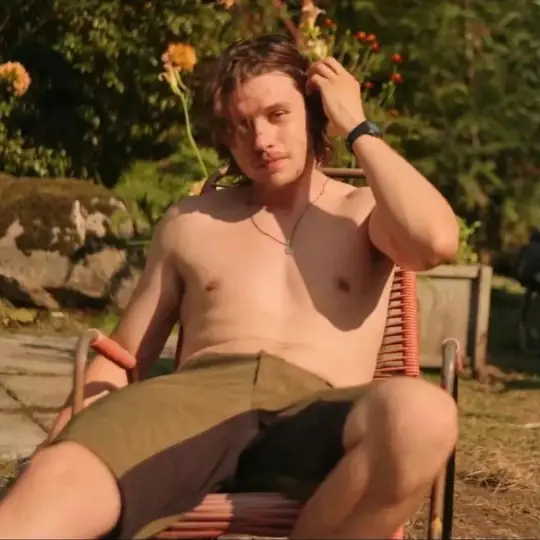 Nick Robinson Shirtless Nick Robinson Shirtless