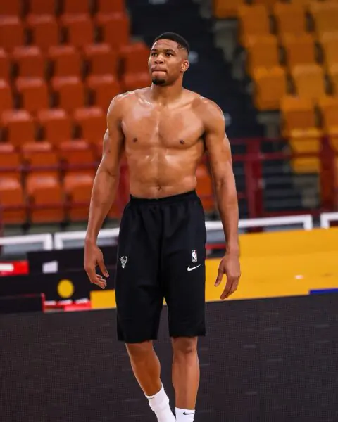 Giannis Antetokounmpo Shirtless 3 Giannis Antetokounmpo Shirtless 3