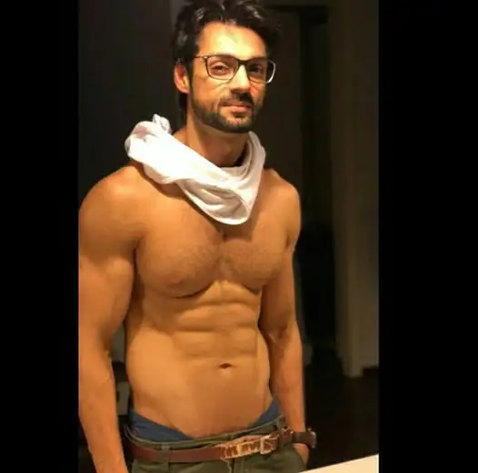 Karan Wahi Shirtless 2 Karan Wahi Shirtless 2