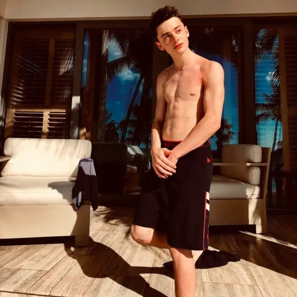 Noah Schnapp Shirtless Noah Schnapp Shirtless