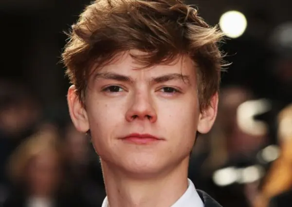 Thomas Brodie Sangster Shirtless 3 Thomas Brodie Sangster Shirtless 3