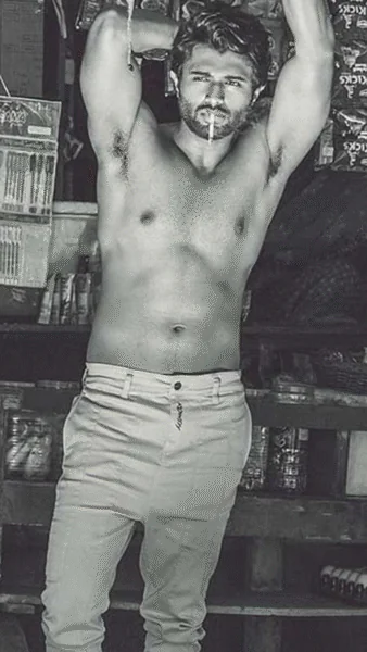 Vijay Deverakonda Shirtless