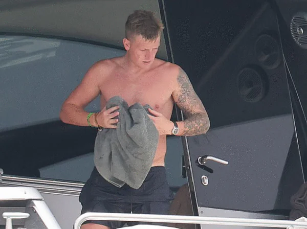 Jordan Pickford Shirtless 3 Jordan Pickford Shirtless 3