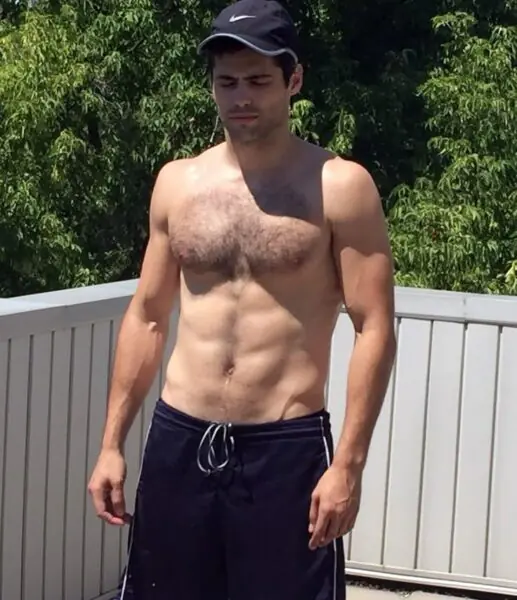 Matthew Daddario Shirtless 2