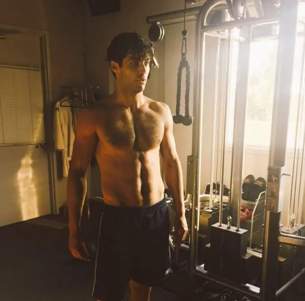 Matthew Daddario Shirtless 3