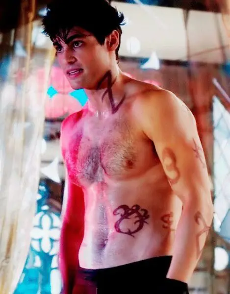 Matthew Daddario Shirtless