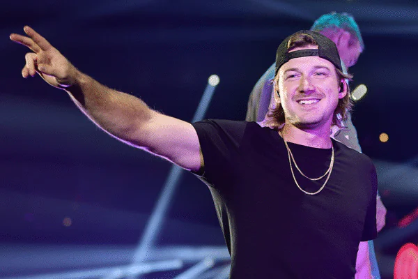 Morgan Wallen Shirtless