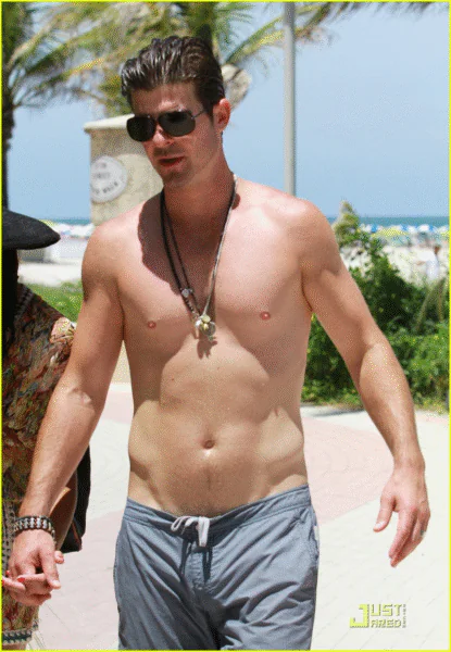 Robin Thicke Shirtless 3