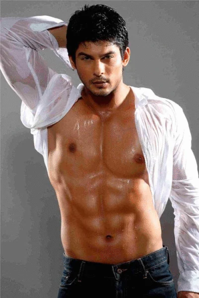 Sidharth Shukla Shirtless