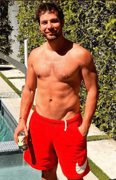 Skylar Astin Shirtless 2