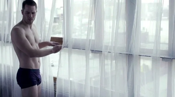 Luke Macfarlane Shirtless 2