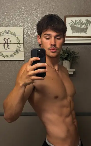 Noah Beck Shirtless 2