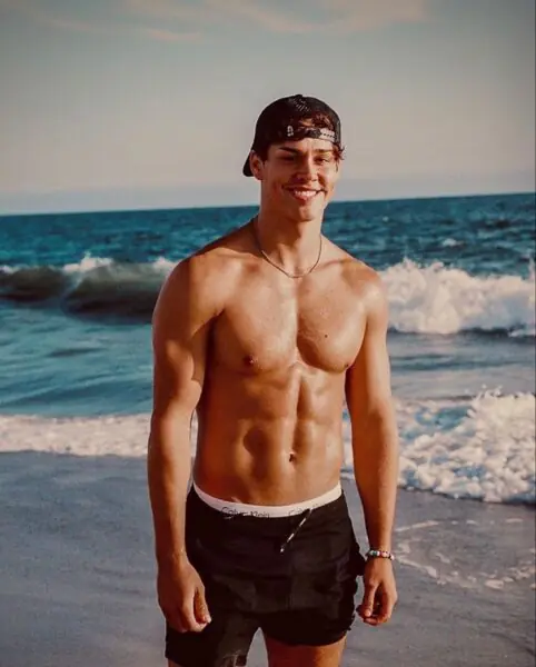 Noah Beck Shirtless 4