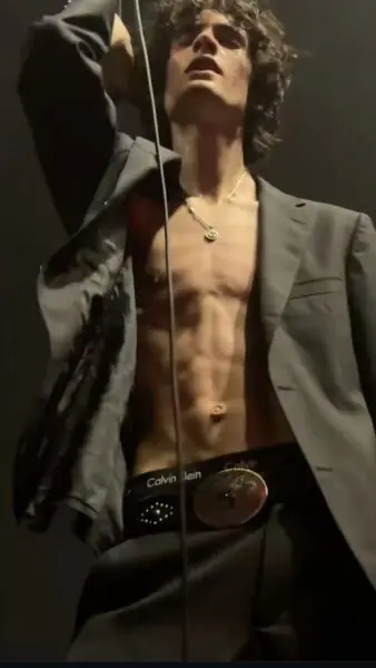 Sombr Shirtless Sombr Shirtless