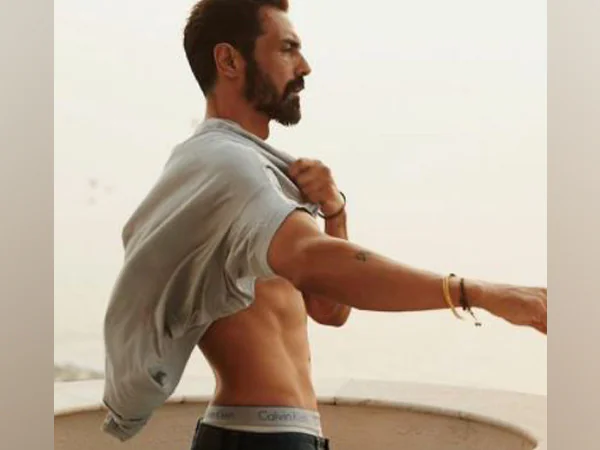 Arjun Rampal Shirtless