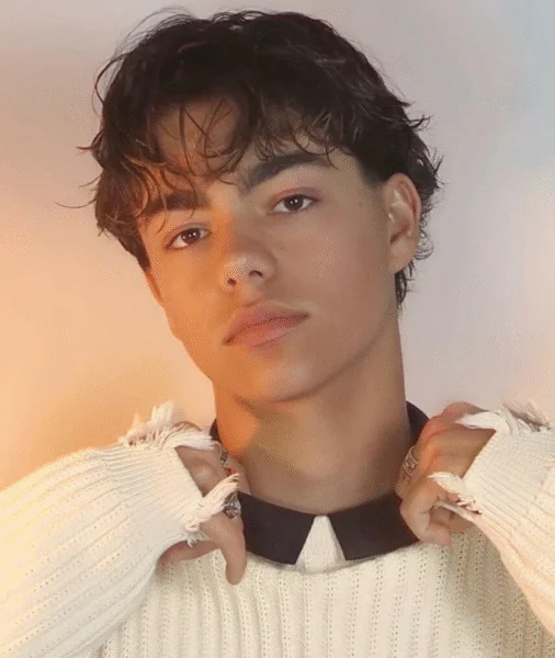 Malachi Barton Shirtless 4