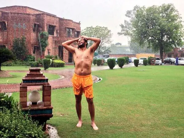 Shahid Afridi Shirtless 4