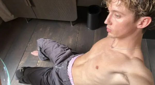Troye Sivan Shirtless 2