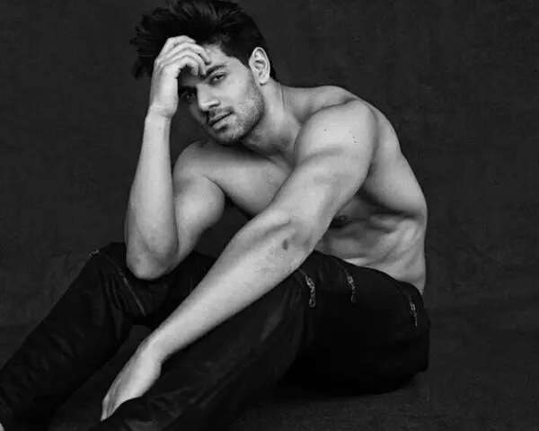 Sooraj Pancholi Shirtless 5