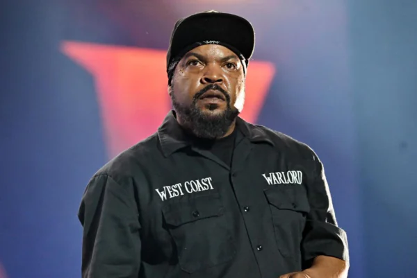 Ice Cube Shirtless 3 Ice Cube Shirtless 3