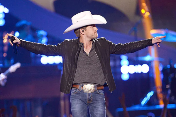 Justin Moore Shirtless 3