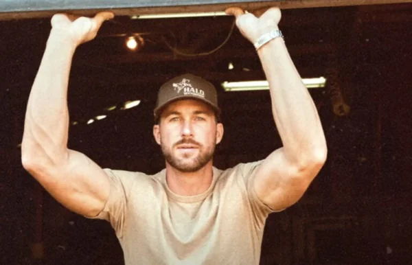 Riley Green Shirtless 5