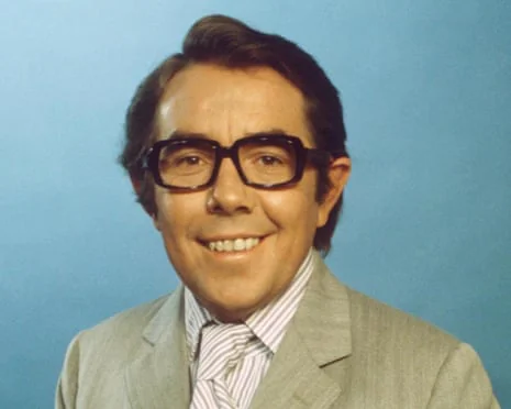 Ronnie Corbett Shirtless 3