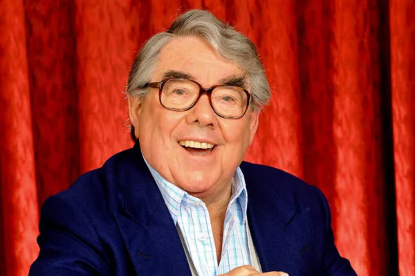 Ronnie Corbett Shirtless 4