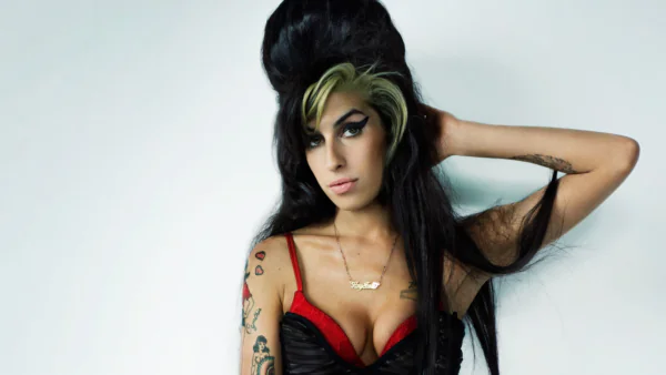 Amy Winehouse Family 4