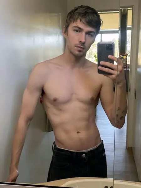 Miles Heizer Shirtless Miles Heizer Shirtless