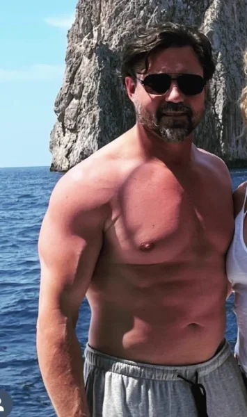 Aaron Phypers Shirtless 3
