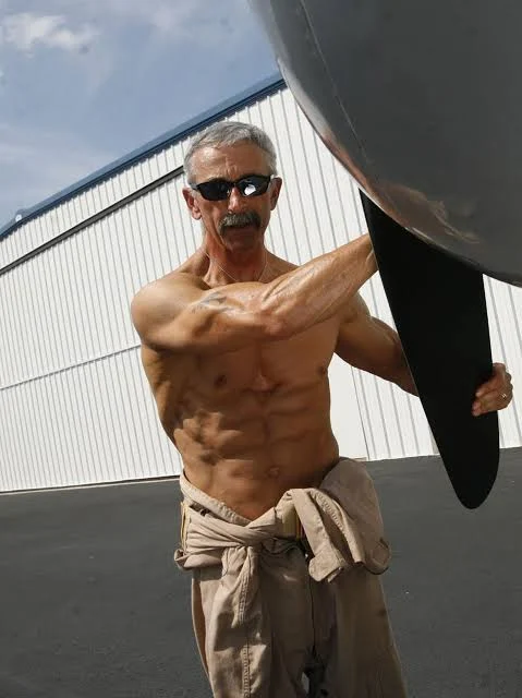 Aaron Tippin Shirtless 2 Aaron Tippin Shirtless 2