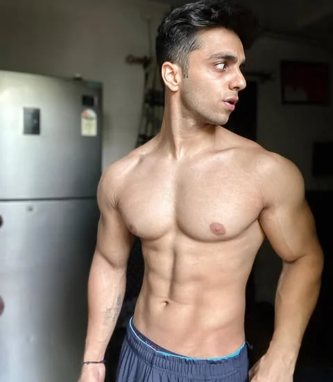 Aarush Bhola Shirtless Aarush Bhola Shirtless