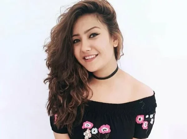 Aashika Bhatia Family 2
