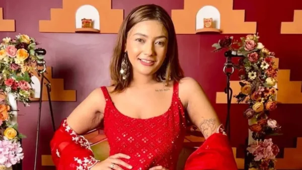 Aashika Bhatia Family 5