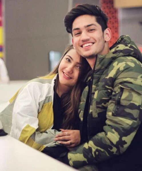 Aashika Bhatia Family