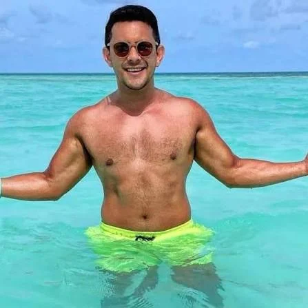 Aditya Narayan Shirtless Aditya Narayan Shirtless