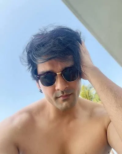 Aditya Redij Shirtless 4
