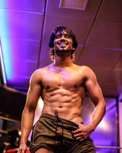 Adnaan Shaikh Shirtless 4