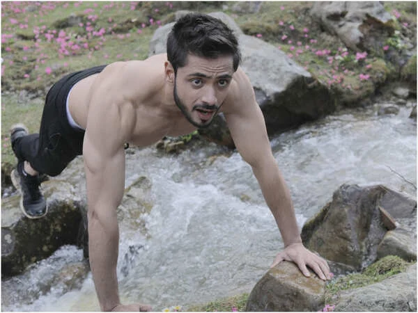 Adnan Khan Shirtless 2